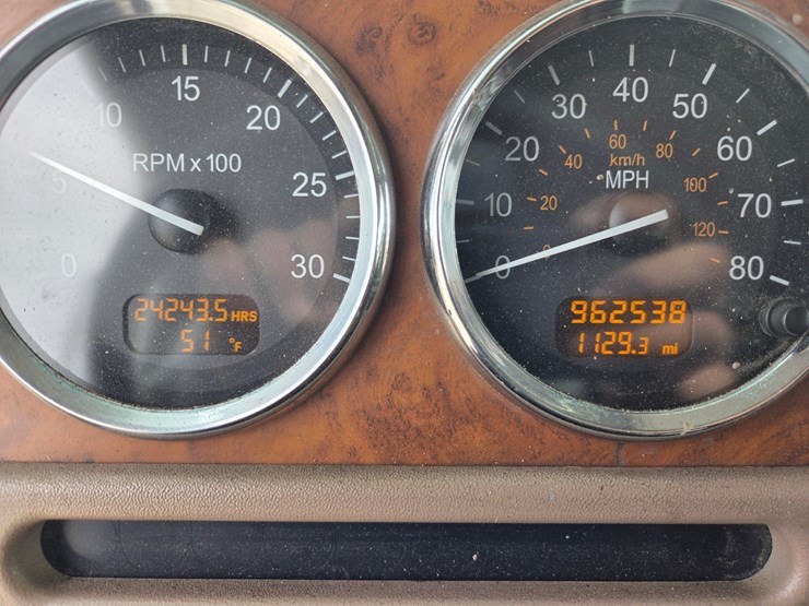 2007-peterbilt-579-image-69