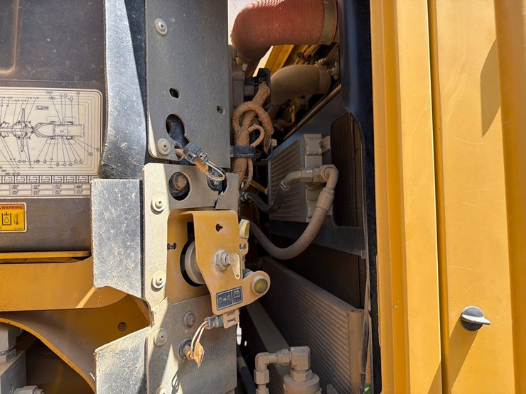 2018-caterpillar-12m3-image-67