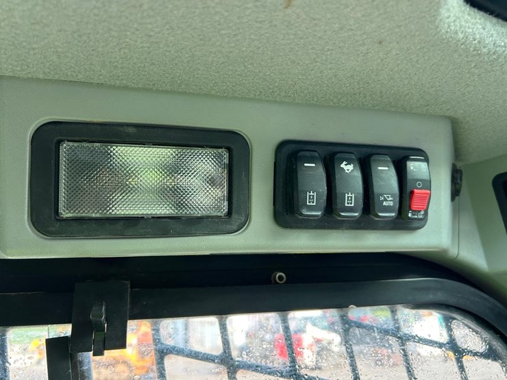 2019-caterpillar-259d3-image-26