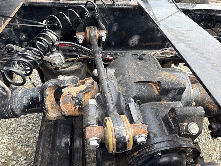 2019-massey-ferguson-8-image-32