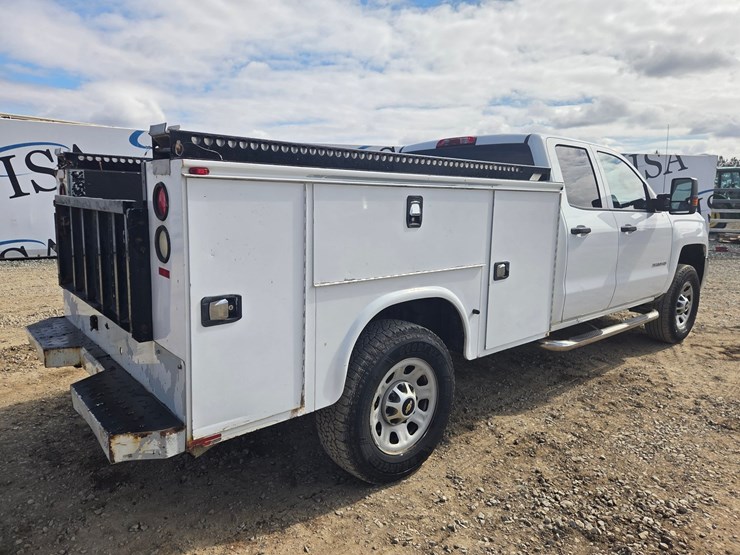 2018-chevrolet-3500-image-5