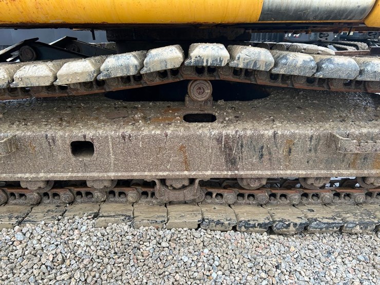 2020-deere-135g-image-18