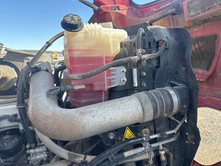 2012-international-7600-image-51