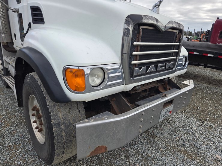 2006-massey-ferguson-8-image-9