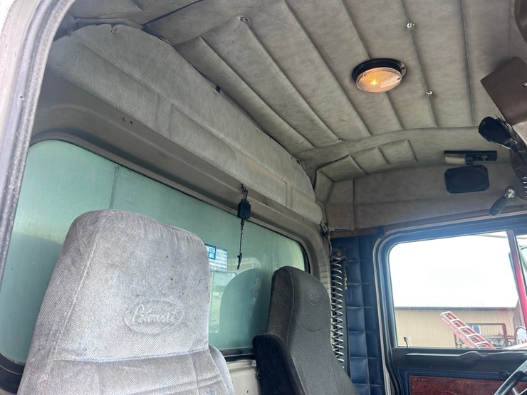 1999-peterbilt-379-image-58