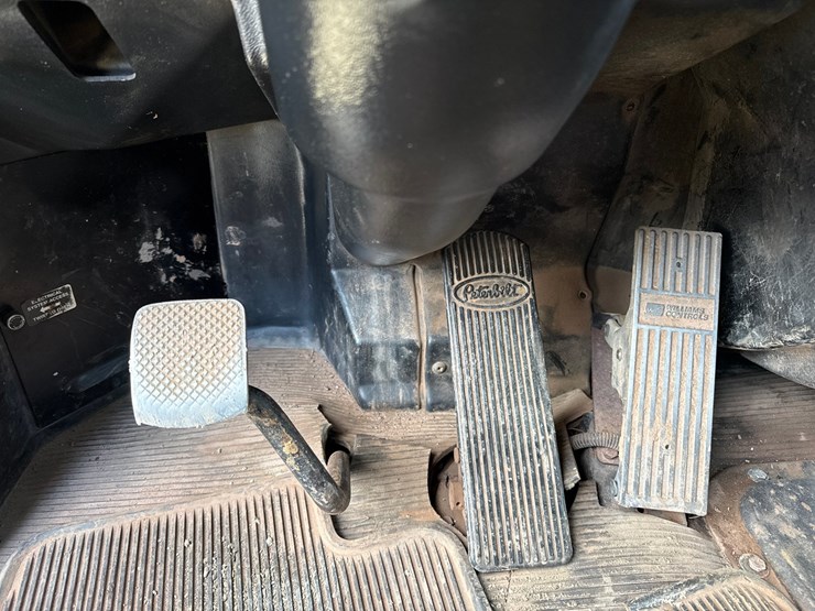 2004-peterbilt-378-image-48