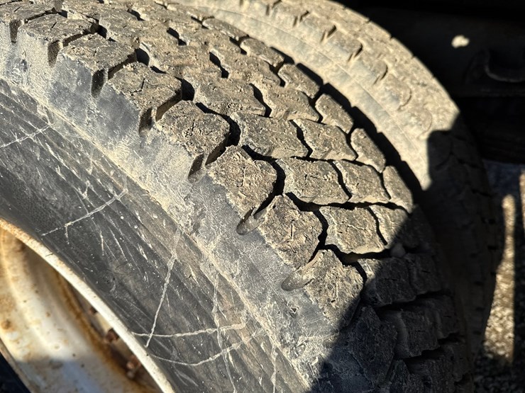 1998-freightliner-fl70-image-70