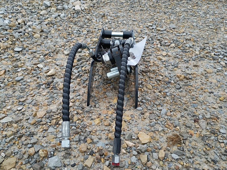 #l19-035-•-tpm-hydraulic-thumb-mini-excavator-attachment-image-5