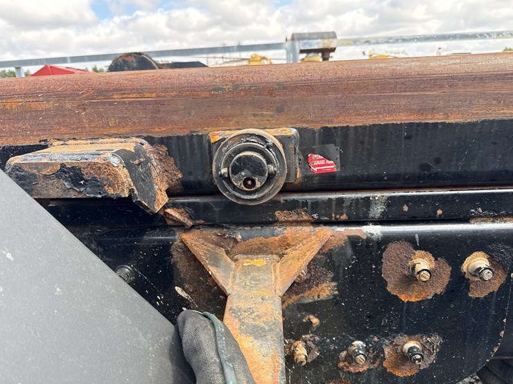 2016-massey-ferguson-8-image-50