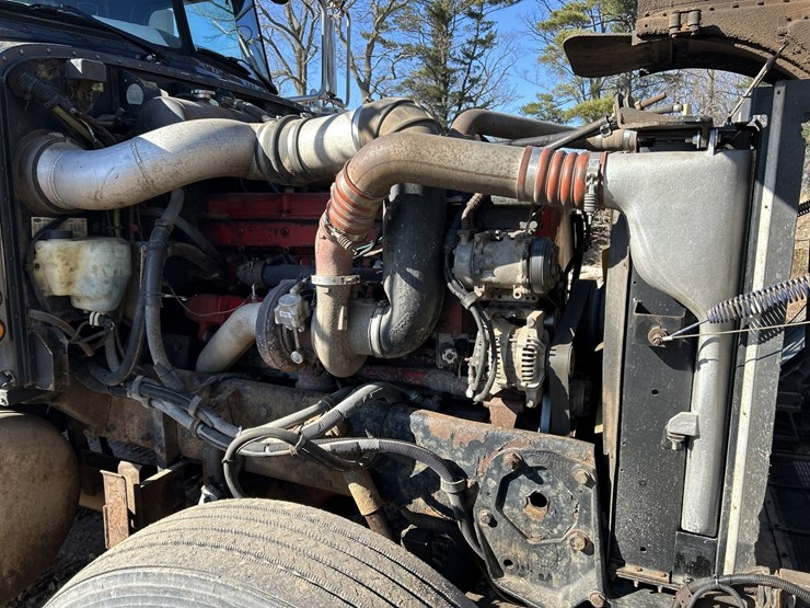 2005-peterbilt-379-image-43