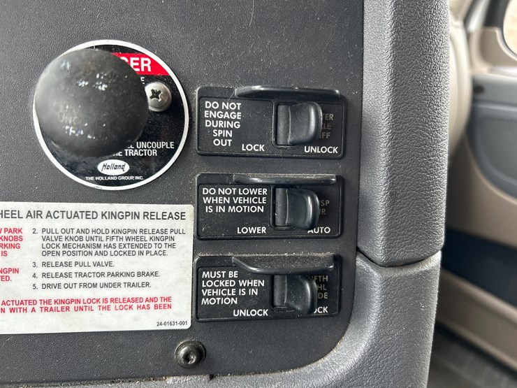 2017-massey-ferguson-8-image-64