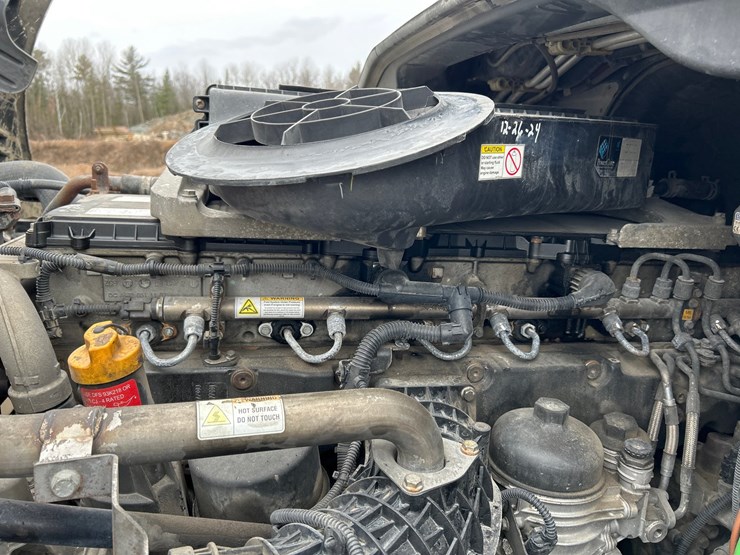 2017-massey-ferguson-8-image-52