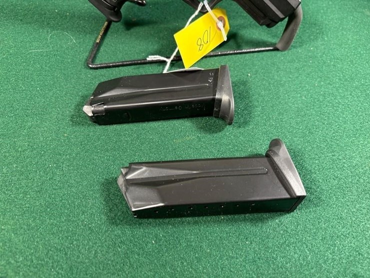 hk-usp-compact-45-auto-pistol-image-3