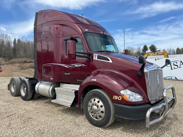 2016-kenworth-t680-image-7