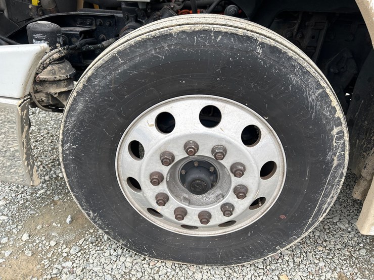 2017-massey-ferguson-8-image-79