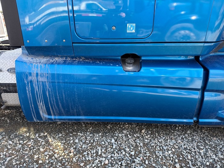 #2199-•-2020-international-a26-sleeper-cab-truck-tractor-image-14