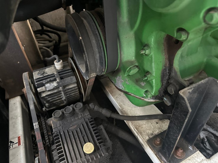 2012-massey-ferguson-8-image-34