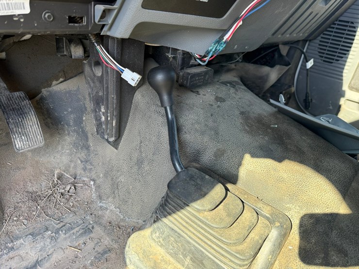 2011-ford-f550-xl-image-33