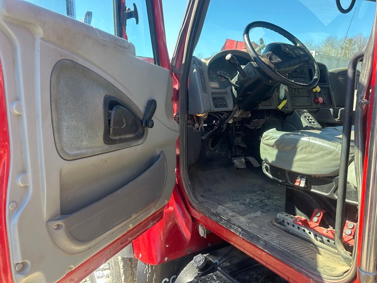 2006-international-7400-image-54