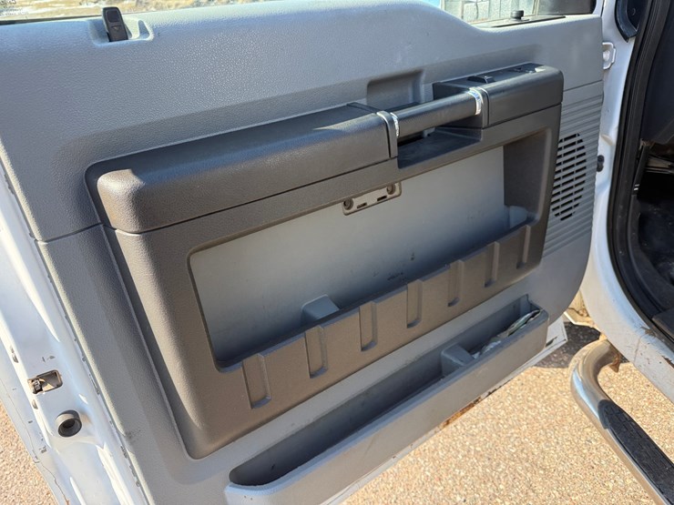 2014-ford-f550-xl-image-24