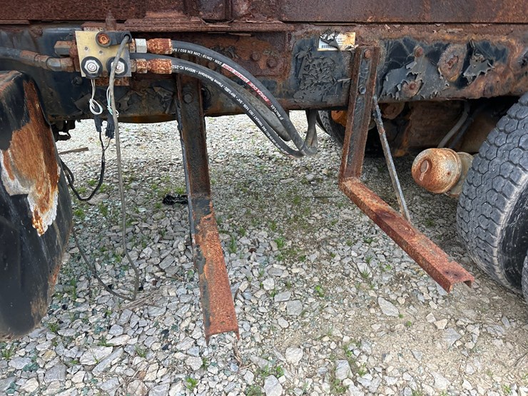 2007-international-7600-image-32