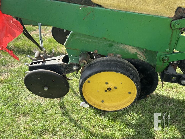 john-deere-7000-image-12