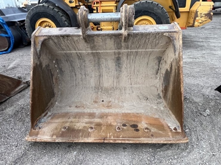 cat-72"-muck-bucket-image-7
