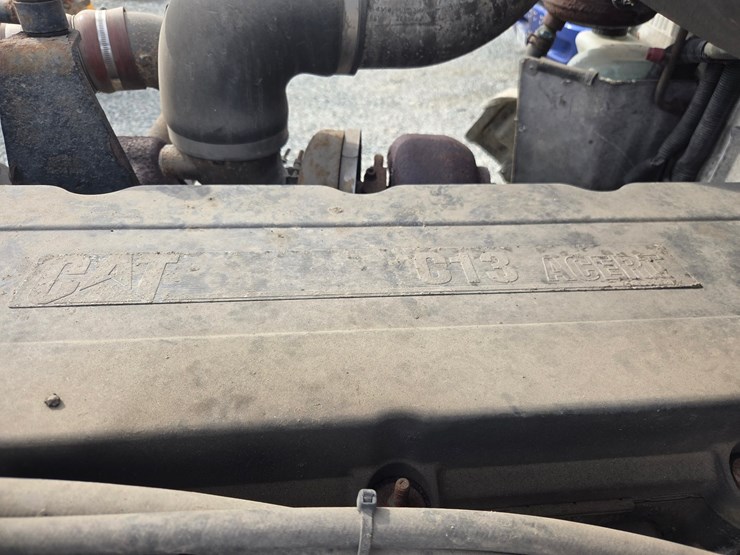 2007-peterbilt-579-image-56