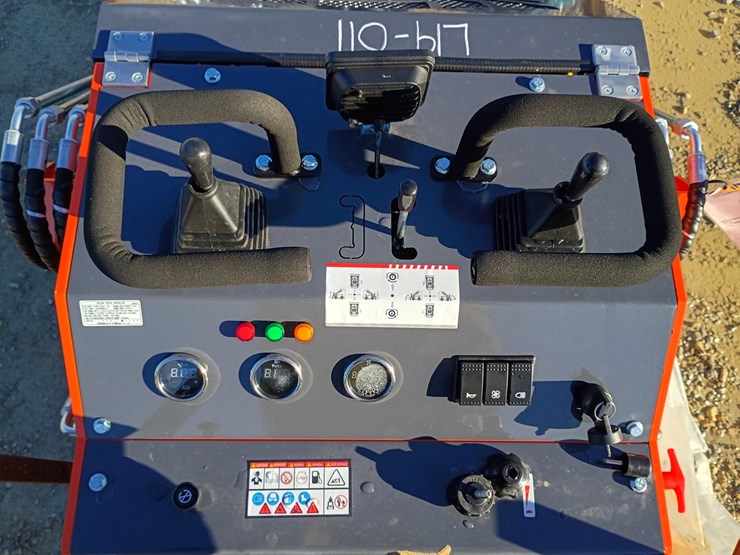 #l19-011-•-2026-tpm-t460-mini-skid-steer-image-11