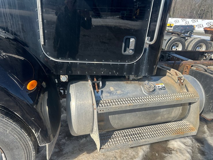 2015-peterbilt-337-image-16