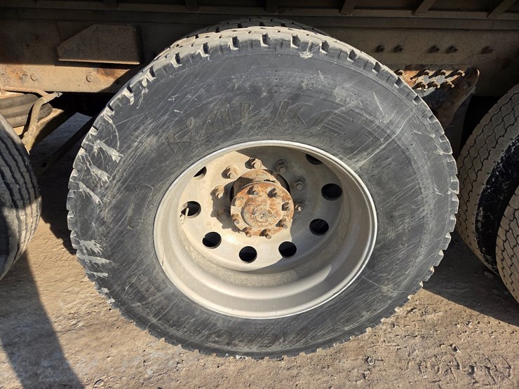 2012-international-7600-image-80