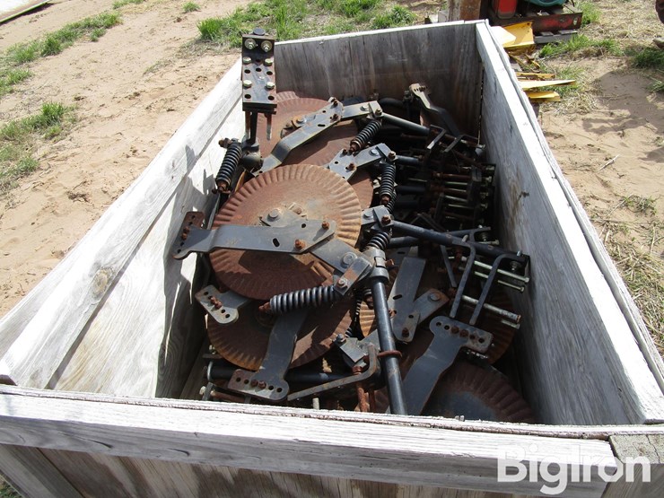 farm-king-side-dress-applicator-openers-image-8