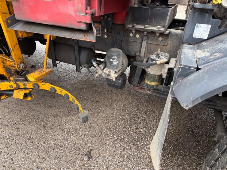 #1360-•-2019-peterbilt-pb520-side-load-garbage-truck-image-43