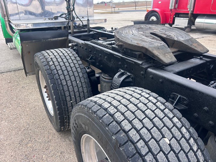 1999-peterbilt-379-image-18