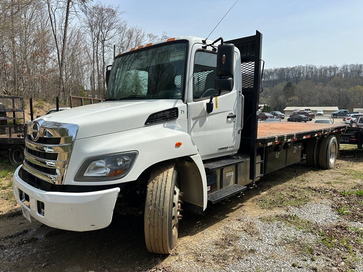 2020-hino-268-image-1