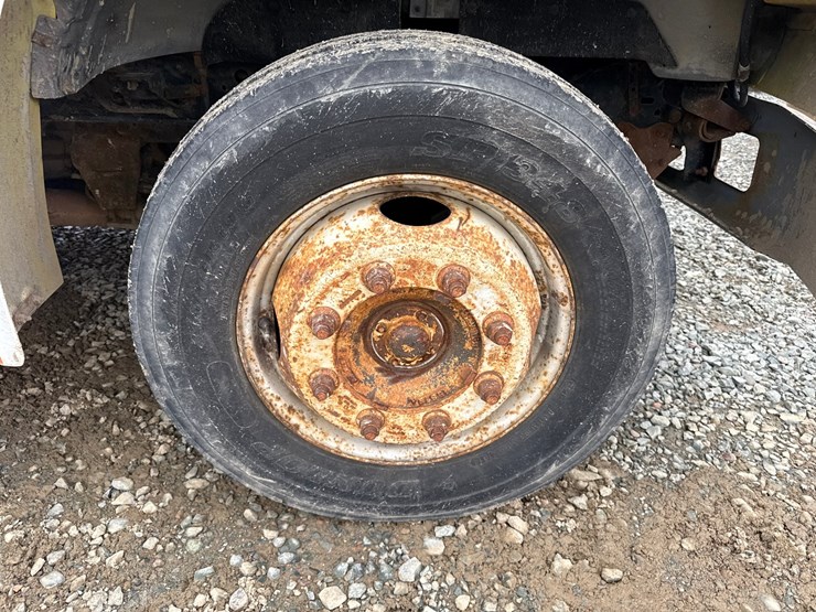 1993-ford-f700-image-81