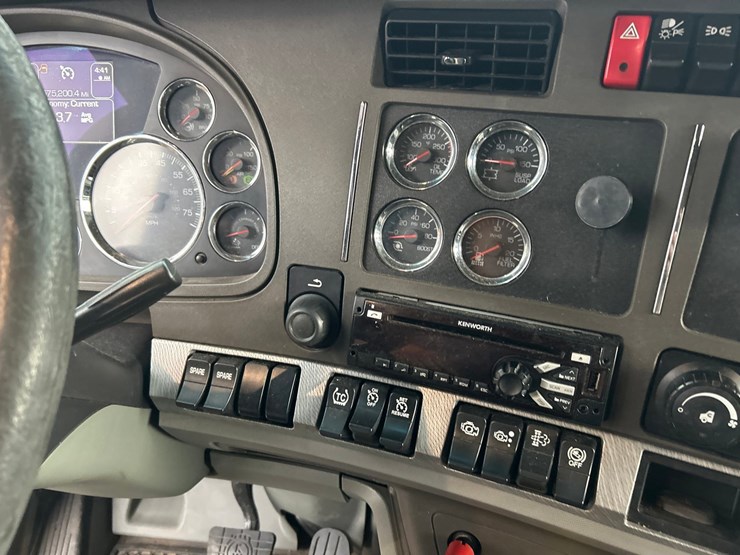 2016-kenworth-t680-image-58