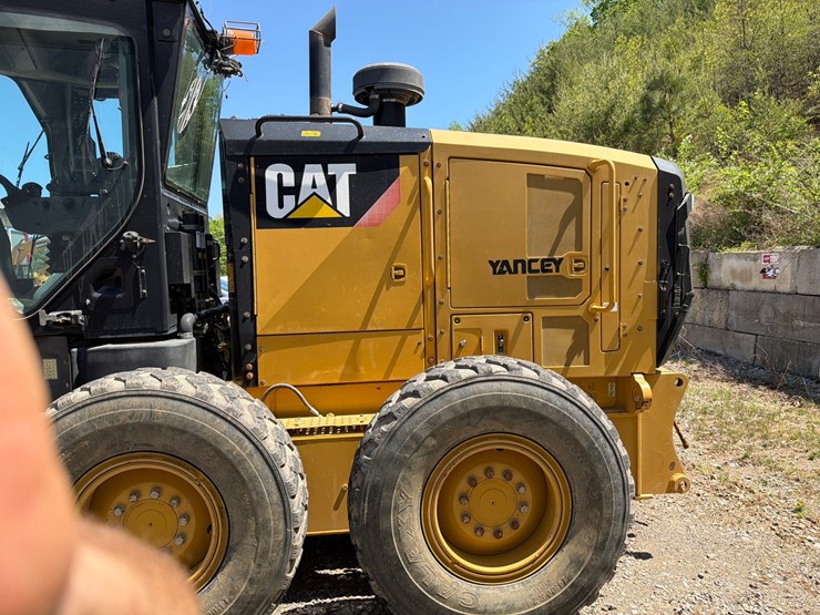 2018-caterpillar-12m3-image-11
