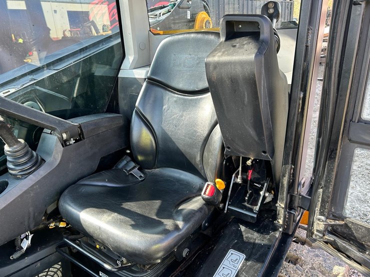 2022-jcb-2ts-7t-image-20