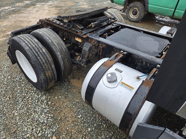 2016-freightliner-cascadia-125-image-23