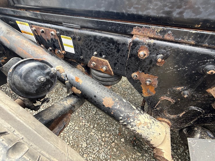 2016-massey-ferguson-8-image-35