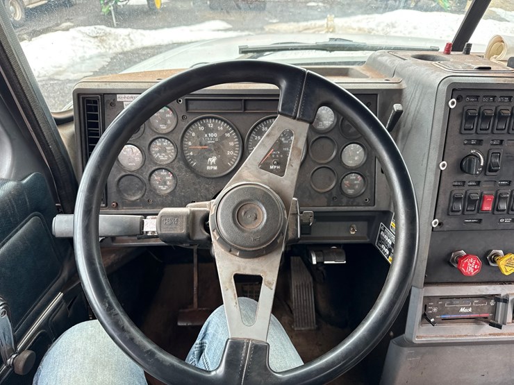 1996-mack-ch613-image-50