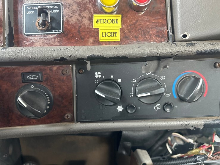 2008-kenworth-t370-image-38