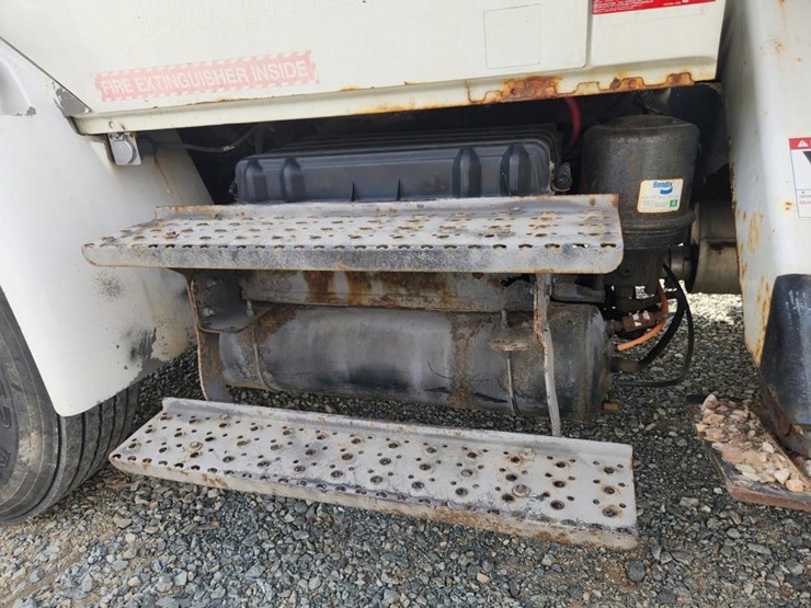 2003-international-durastar-4300-image-38