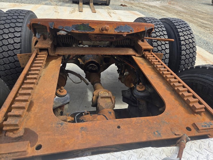 2002-peterbilt-379-image-32