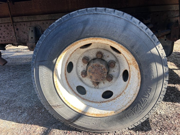 2013-isuzu-npr-image-68