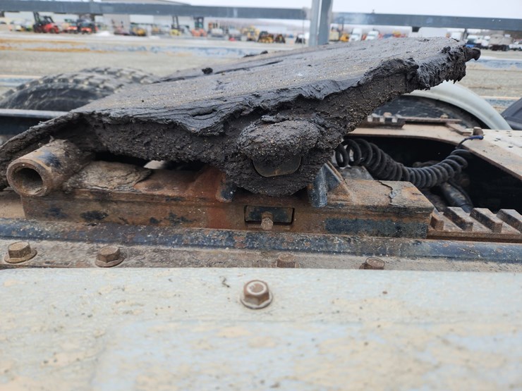 2014-massey-ferguson-8-image-13