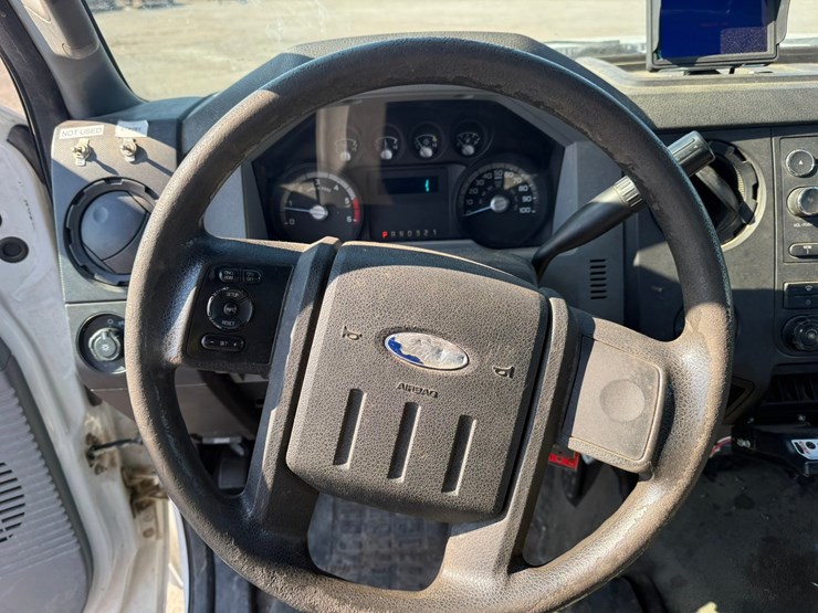 2011-ford-f550-xl-image-38