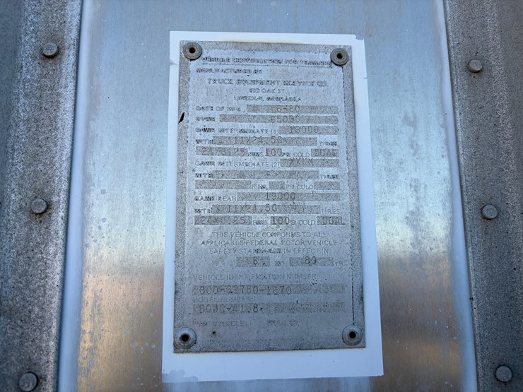 1980-cornhusker-800c-hopper-trailer-image-11