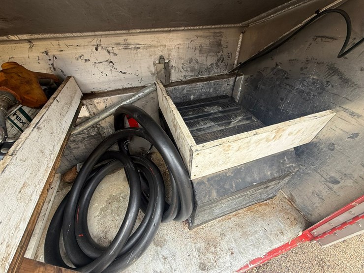 2012-international-7400-image-52